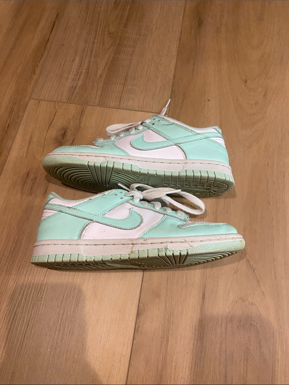 Nike Kids Mint Green and White Low-Top Sneakers